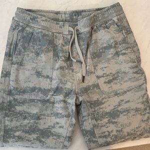 Athleta camo women’s joggers. Small.